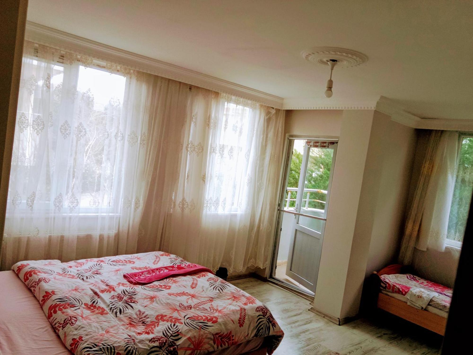 Ahmet Teacher Hotel,6 Minutes From The Airport Arnavutkoy Bagian luar foto