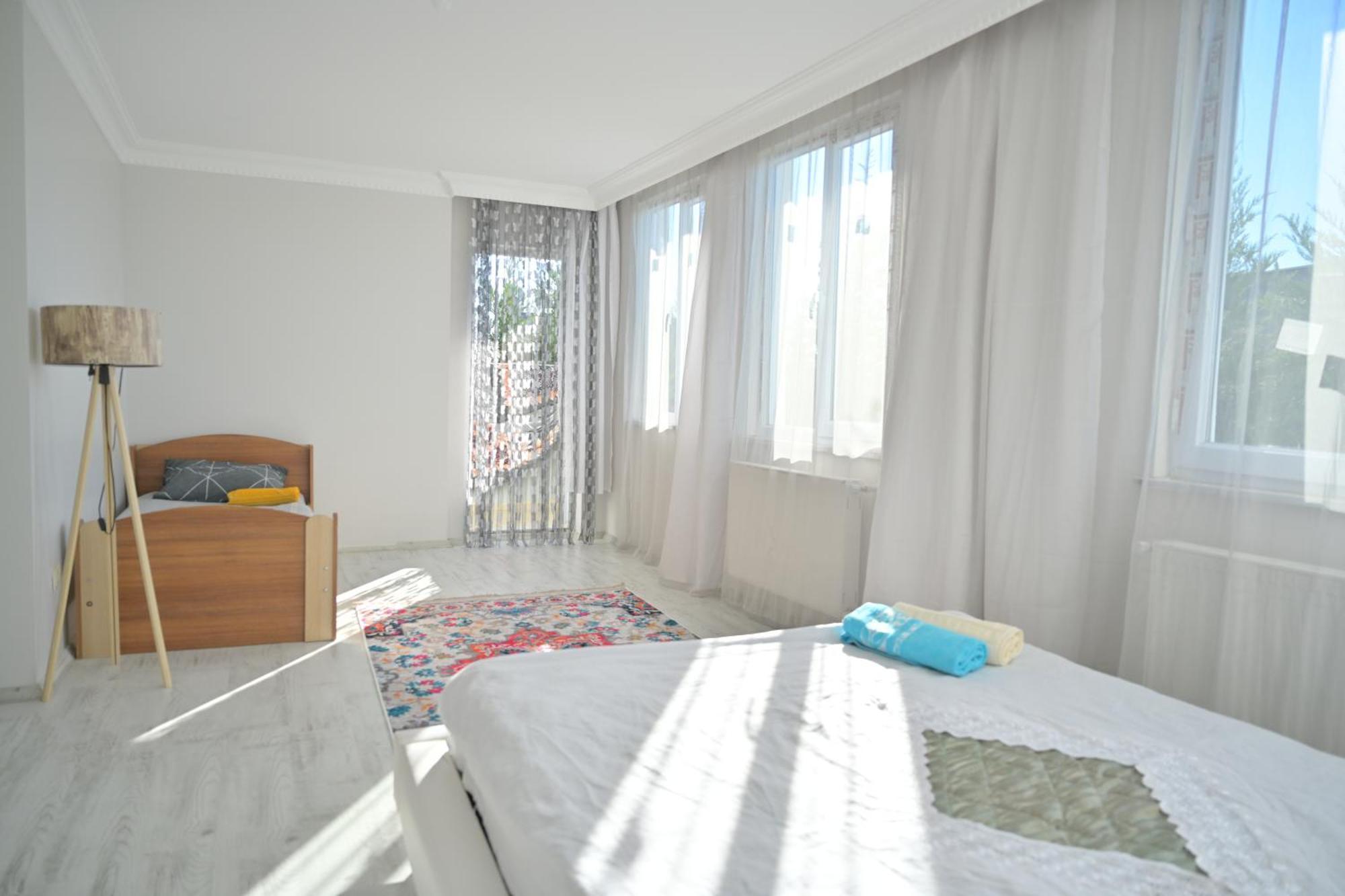 Ahmet Teacher Hotel,6 Minutes From The Airport Arnavutkoy Bagian luar foto