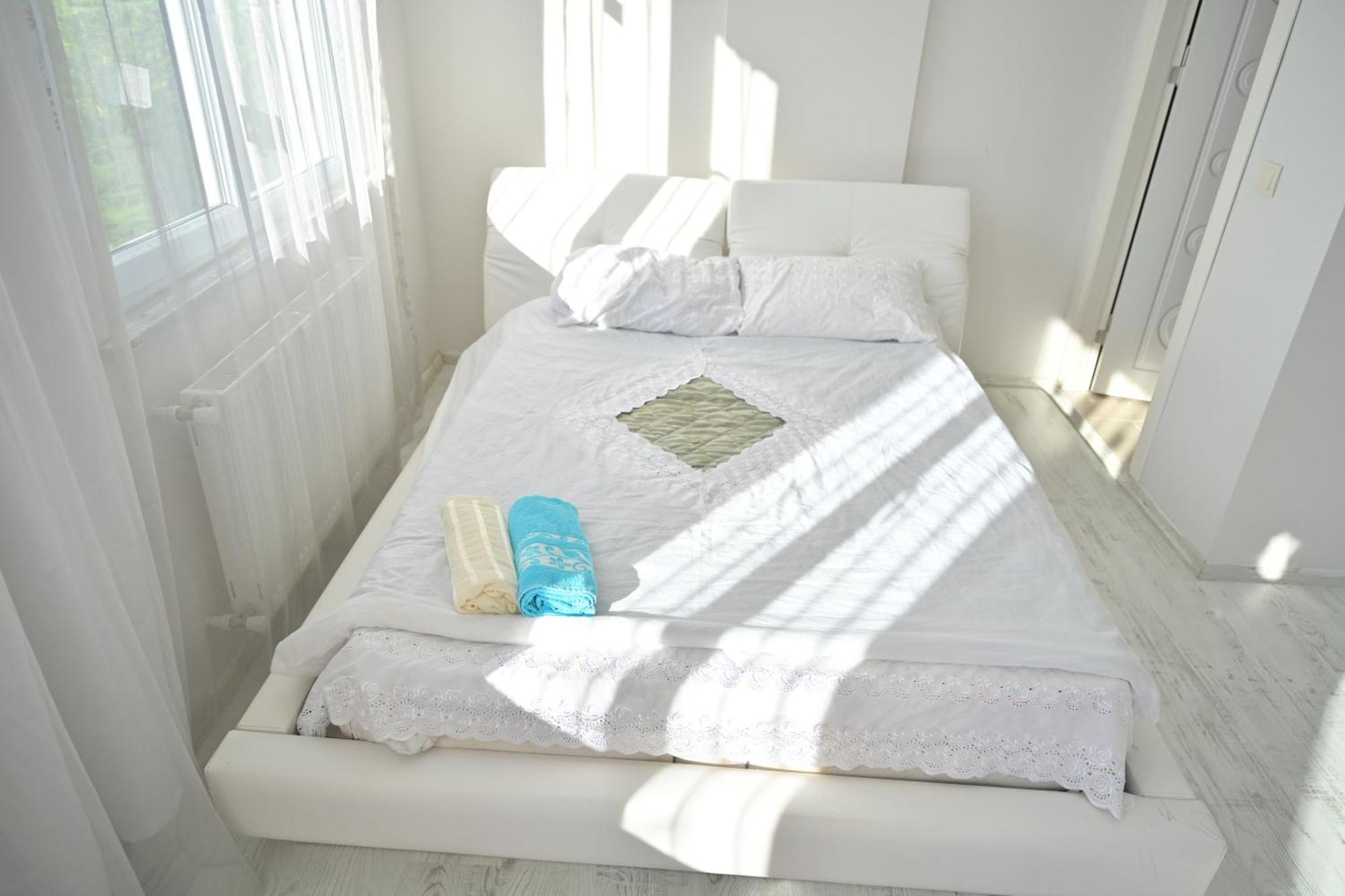 Ahmet Teacher Hotel,6 Minutes From The Airport Arnavutkoy Bagian luar foto